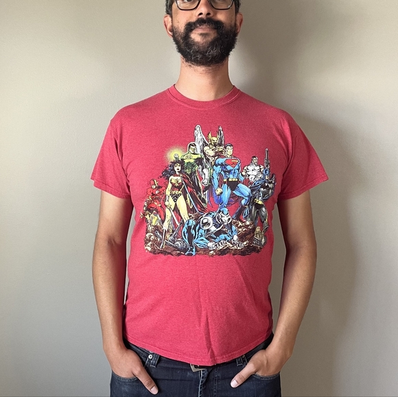 DC Justice League red tee shirt - Picture 3 of 8